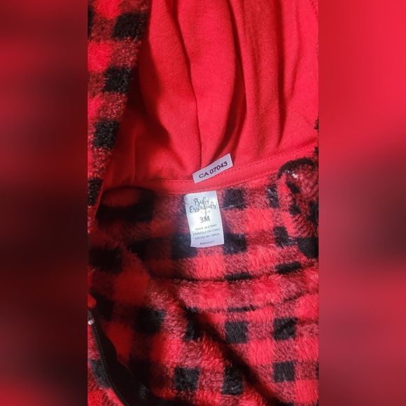 Fuzzy Red and Black Checkered Sleeper - Size 3M - Baby Essentials - Picture 3 of 4